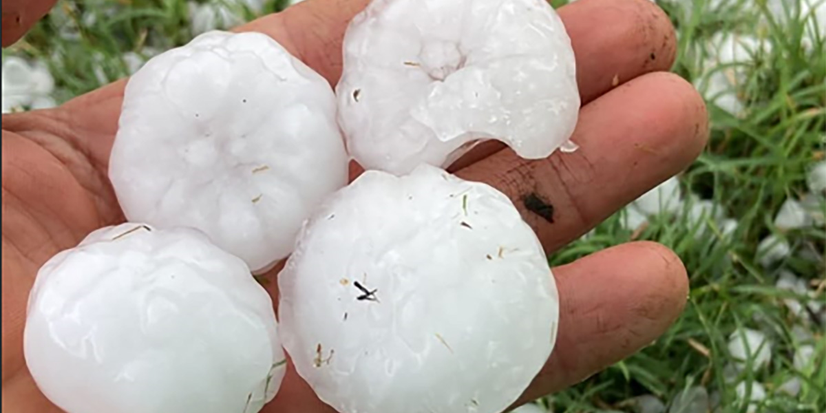 Grandine come palle da golf, vento e allagamenti al Nord Italia